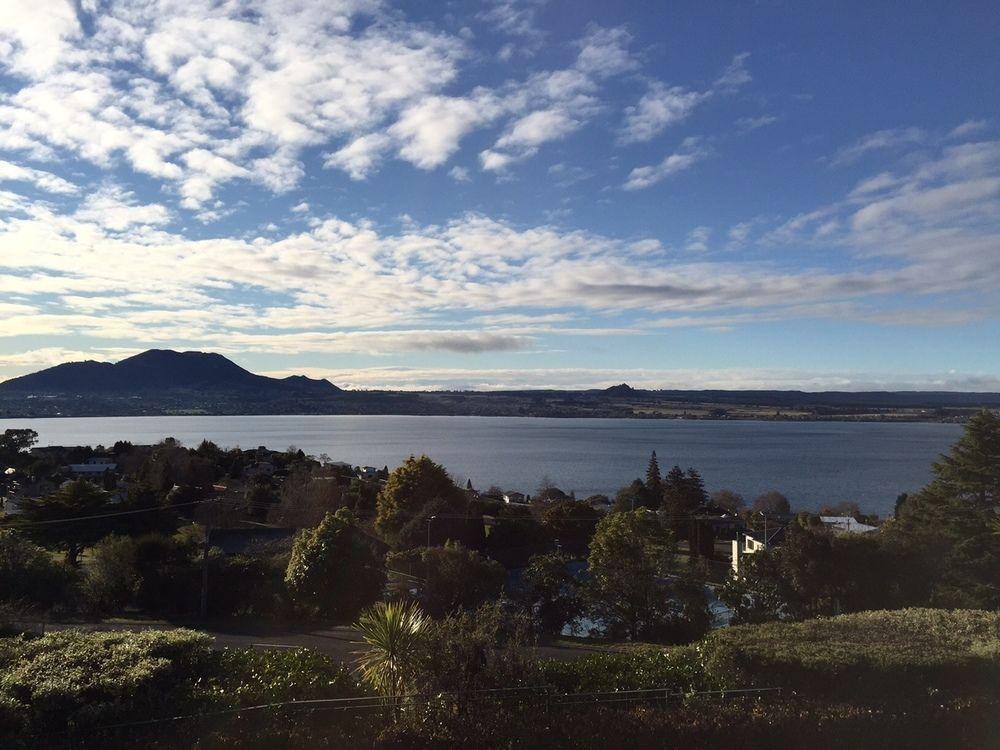 Tauhara Sunrise Lodge Taupo Bagian luar foto