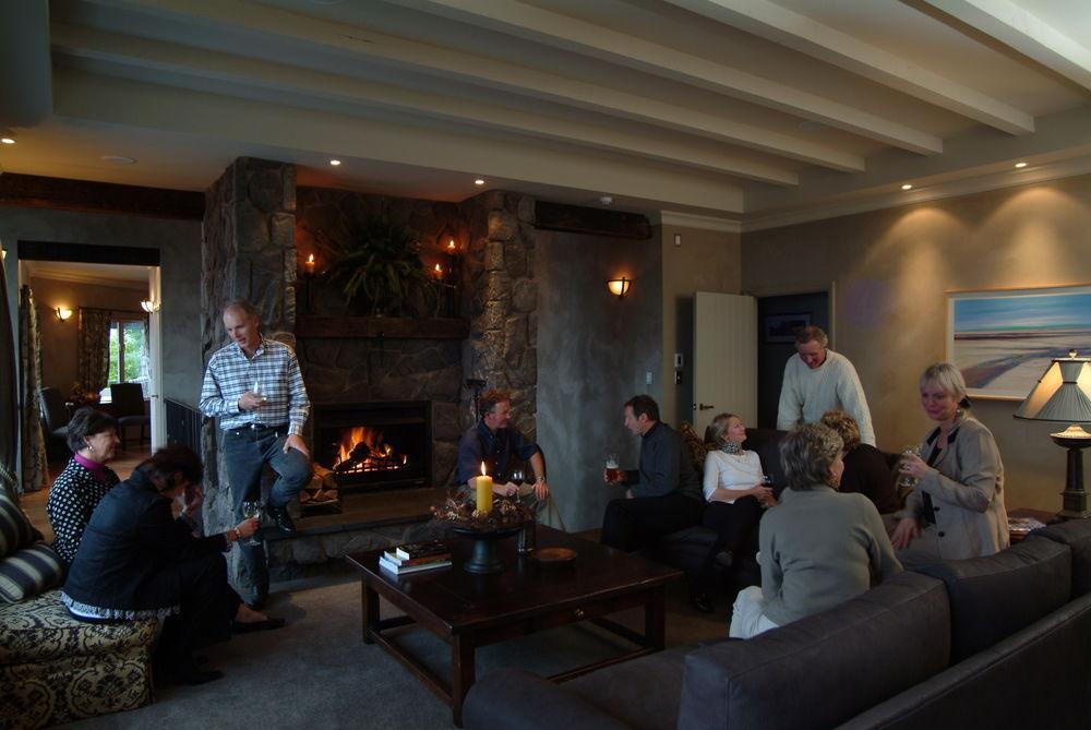 Tauhara Sunrise Lodge Taupo Bagian luar foto