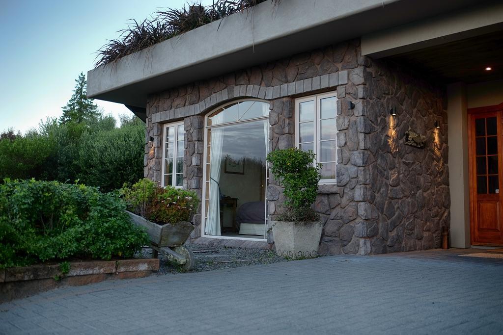 Tauhara Sunrise Lodge Taupo Bagian luar foto