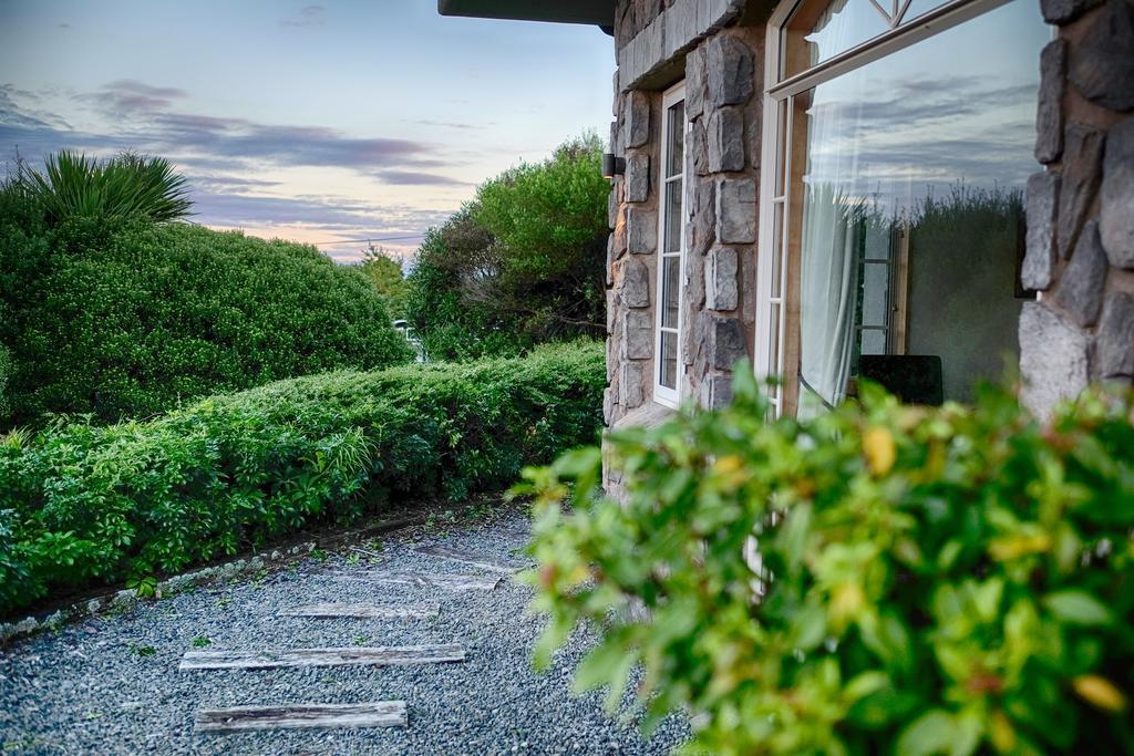 Tauhara Sunrise Lodge Taupo Bagian luar foto