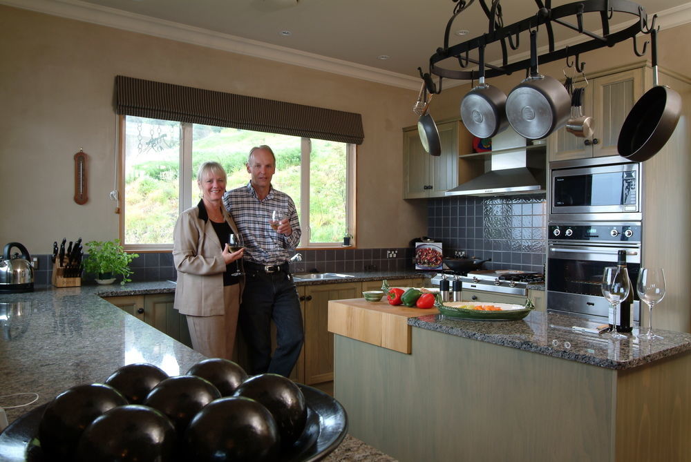Tauhara Sunrise Lodge Taupo Bagian luar foto