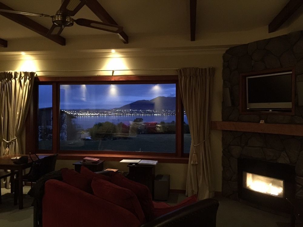 Tauhara Sunrise Lodge Taupo Bagian luar foto