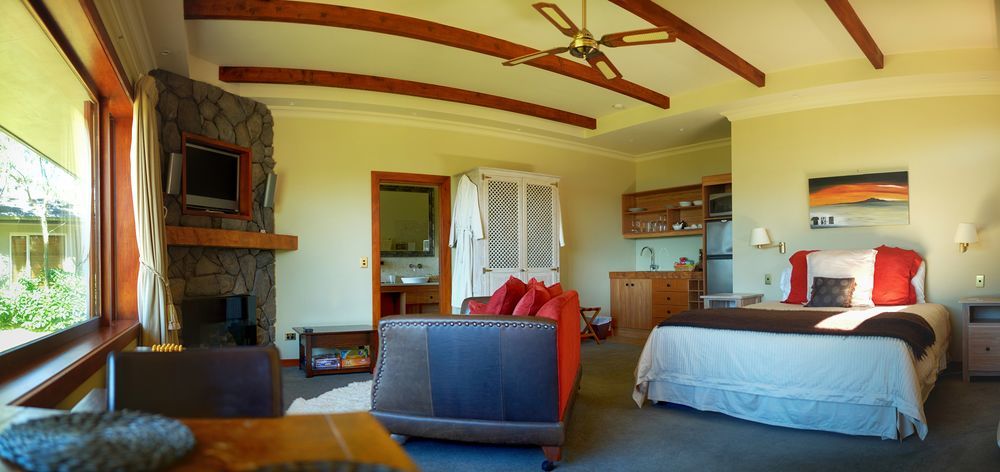 Tauhara Sunrise Lodge Taupo Bagian luar foto