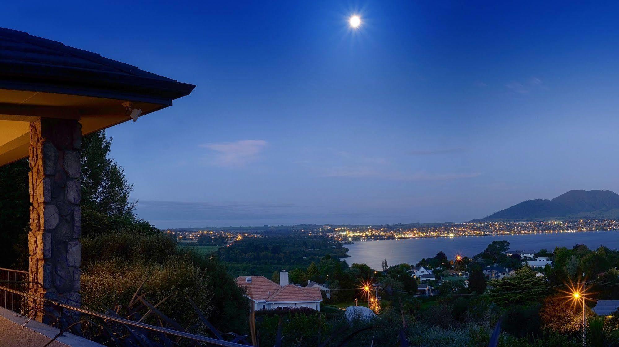 Tauhara Sunrise Lodge Taupo Bagian luar foto