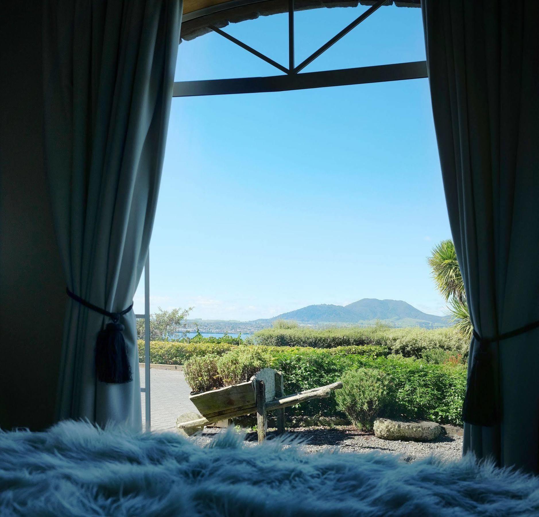 Tauhara Sunrise Lodge Taupo Bagian luar foto