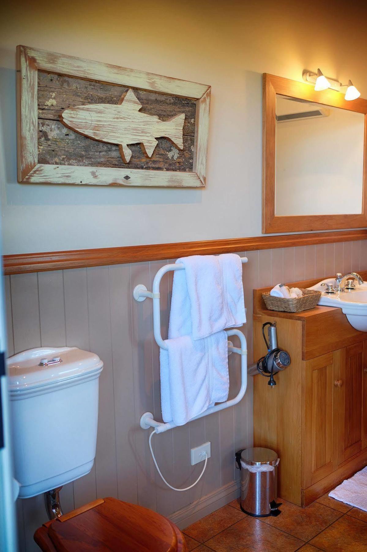 Tauhara Sunrise Lodge Taupo Bagian luar foto