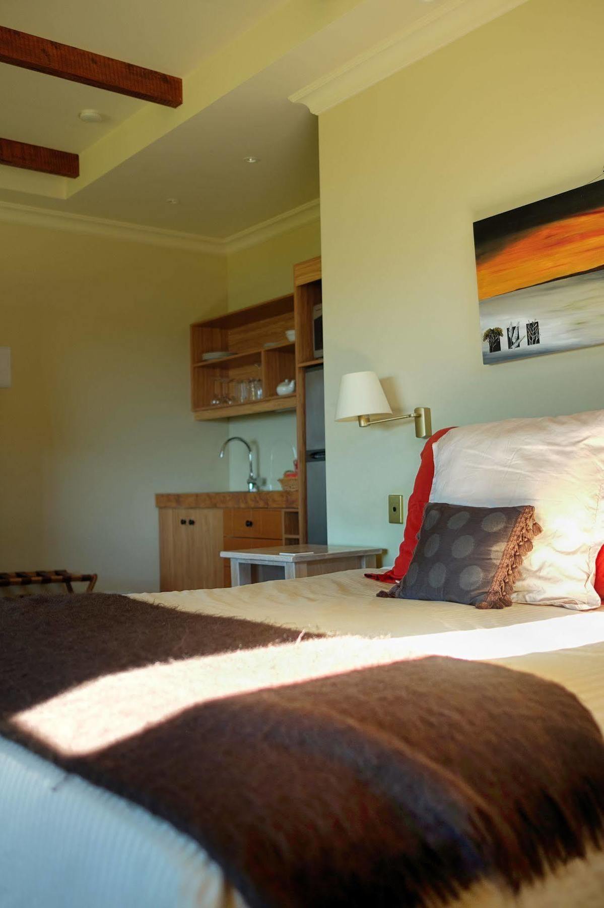 Tauhara Sunrise Lodge Taupo Bagian luar foto