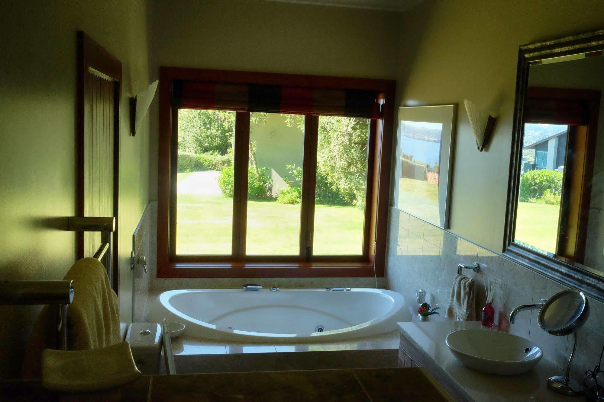 Tauhara Sunrise Lodge Taupo Bagian luar foto