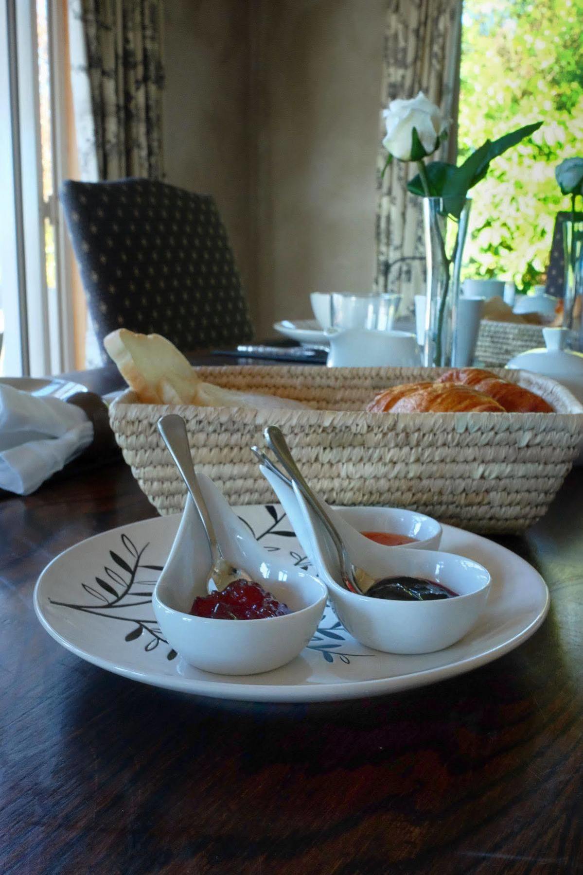 Tauhara Sunrise Lodge Taupo Bagian luar foto